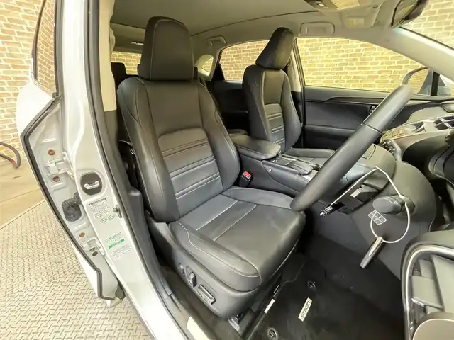 レクサス ＮＸ 200t Iパッケージ 岩手県 2014(平26)年 7万km ソニッククォーツ ガラスルーフ/ターボ/アイドリングストップ/横滑り防止装置/クルーズコントロール/衝突被害軽減システム/コーナーセンサー/合皮シート/パワーシート/シートヒーター/ステアリングヒーター/純正ナビ/フルセグTV/Blu-ray再生/ETC/AC100V/LEDヘッドライト/社外アルミホイール