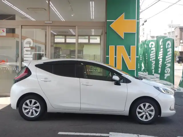 トヨタ アクア Z 静岡県 2022(令4)年 4.7万km プラチナホワイトパールマイカ PCS(衝突軽減ブレーキ)/LTA(レーントレーシングアシスト)/・操舵支援有り/・センタートレース有り/BSM（ブラインドスポットモニター)/RCTA(リヤクロストラフィックアラート)/PKSB(パーキングサポートブレーキ)/RSA(ロードサインアシスト)/クリアランスソナー/クルーズコントロール/本革ステアリング/ステアリングスイッチ/オートハイビーム/純正ナビゲーション/・Bluetooth接続/・フルセグ/・Miracast/・USB/ウインカー付きドアミラー/プッシュスタート/スマートキー×2/純正フロアマット/フォグライト/新車保証書/取扱説明書説明書