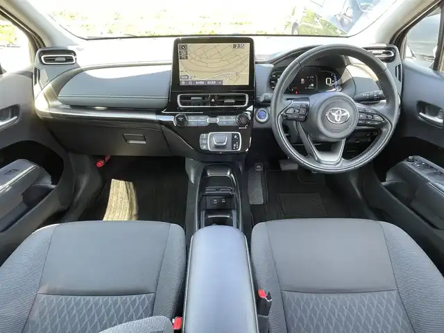 トヨタ アクア Z 佐賀県 2022(令4)年 4.7万km プラチナホワイトパールマイカ 純正10.5型ディスプレイオーディオ【ナビ機能付】/・BT AM FM フルセグTV/・Apple Car Play/Android Auto/パノラミックビューモニター/革巻きステアリング/・ステアリングスイッチ/スマートキー/純正15インチアルミホイール/LEDヘッドライト/・オートマチックハイビーム/純正フロアマット/純正ドアバイザー/新車保証書/取扱説明書/スペアキー×1本/トヨタセーフティセンス/・レーントレーシングアシスト【LTA】/・プリクラッシュセーフティ【PCS】/・リアクロストラフィックアラート【RCTA】/・パーキングサポートブレーキ【PKSB】/・ブラインドスポットモニター【BSM】/・クリアランスソナー/・ロードサインアシスト【RSA】/・レーダークルーズコントロール