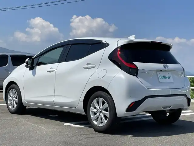 トヨタ アクア Z 佐賀県 2022(令4)年 4.7万km プラチナホワイトパールマイカ 純正10.5型ディスプレイオーディオ【ナビ機能付】/・BT AM FM フルセグTV/・Apple Car Play/Android Auto/パノラミックビューモニター/革巻きステアリング/・ステアリングスイッチ/スマートキー/純正15インチアルミホイール/LEDヘッドライト/・オートマチックハイビーム/純正フロアマット/純正ドアバイザー/新車保証書/取扱説明書/スペアキー×1本/トヨタセーフティセンス/・レーントレーシングアシスト【LTA】/・プリクラッシュセーフティ【PCS】/・リアクロストラフィックアラート【RCTA】/・パーキングサポートブレーキ【PKSB】/・ブラインドスポットモニター【BSM】/・クリアランスソナー/・ロードサインアシスト【RSA】/・レーダークルーズコントロール