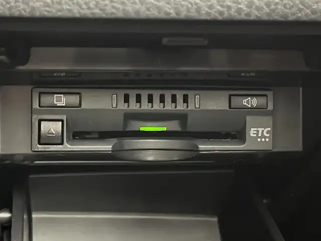 トヨタ カムリ G レザーパッケージ 埼玉県 2020(令2)年 1.9万km アティチュードブラックマイカ 純正ディスプレイオーディオ　バックカメラ　ＢＳＭ　ＨＵＤ　セーフティセンス　ビルトインＥＴＣ　レーダークルーズ　シートヒーター　純正アルミ　オートブレーキホールド　オートハイビーム　ＬＥＤライト