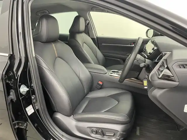 トヨタ カムリ G レザーパッケージ 埼玉県 2020(令2)年 1.9万km アティチュードブラックマイカ 純正ディスプレイオーディオ　バックカメラ　ＢＳＭ　ＨＵＤ　セーフティセンス　ビルトインＥＴＣ　レーダークルーズ　シートヒーター　純正アルミ　オートブレーキホールド　オートハイビーム　ＬＥＤライト
