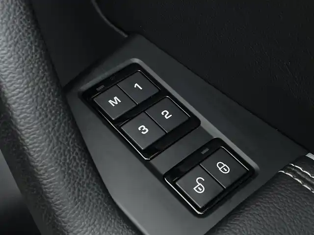 ジャガー Ｆペース R－スポーツ 長野県 2016(平28)年 4.7万km 黒 ・ハーフレザーシート /・PWシート /・純正ナビ TV/・360°カメラ レーンキープアシスト/・TV /・MERIDIANサウンド /・LEDヘッドライト /・パワーバックドア /ダイナミックモード/・クルーズコントロール /・ETC /・リヤシートオートリクライニング