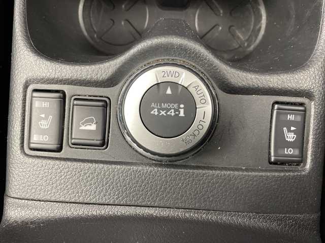 日産 エクストレイル ハイブリッド 20X ブラック エクストリーマーX ブレーキ 道央・札幌 2015(平27)年 5.5万km ダイヤモンドブラック ・4WD/ハイブリッド/・エマージェンシーブレーキ/・純正8インチナビ(MM514D-L)/・フルセグ/BT/DVD/CD/USB/・純正フリップダウンモニター/・バックカメラ/・カプロンシート/・シートヒーター(D/N席)/・LEDヘッドライト/オートライト/・フォグライト/・スマートキー×2/・プッシュスタート/・純正フロアマット/・純正17インチAW/・ルーフレール/・レーンキープアシスト/・クリアランスソナー/・ダウンヒルアシストコントロール/・ETC