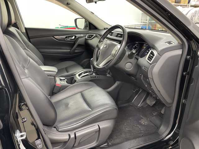 日産 エクストレイル ハイブリッド 20X ブラック エクストリーマーX ブレーキ 道央・札幌 2015(平27)年 5.5万km ダイヤモンドブラック ・4WD/ハイブリッド/・エマージェンシーブレーキ/・純正8インチナビ(MM514D-L)/・フルセグ/BT/DVD/CD/USB/・純正フリップダウンモニター/・バックカメラ/・カプロンシート/・シートヒーター(D/N席)/・LEDヘッドライト/オートライト/・フォグライト/・スマートキー×2/・プッシュスタート/・純正フロアマット/・純正17インチAW/・ルーフレール/・レーンキープアシスト/・クリアランスソナー/・ダウンヒルアシストコントロール/・ETC