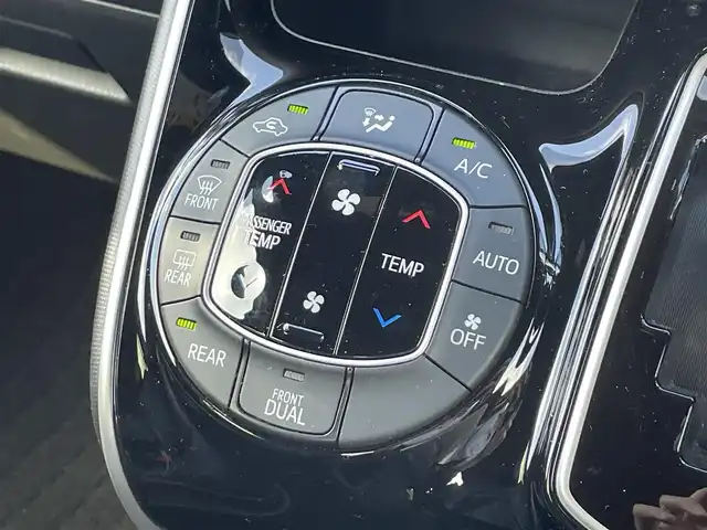 トヨタ エスクァイア Gi 滋賀県 2018(平30)年 4.3万km スパークリングブラックパールクリスタルシャイン 純正ナビ/CD/DVD/Bluetooth/フルセグテレビ/バックカメラ/両側パワースライドドア/ETC/セーフティセンスC/・プリクラッシュセーフティ/・レーンディパーチャーアラート/・オートマチックハイビーム/インテリジェントクリアランスソナー/クルーズコントロール/LEDヘッドライト/オートライト/ブラック合皮シート/シートヒーター /プッシュスタート /スマートキー
