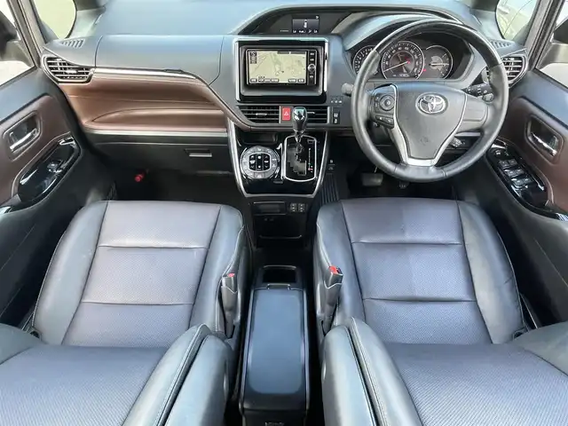 トヨタ エスクァイア Gi 滋賀県 2018(平30)年 4.3万km スパークリングブラックパールクリスタルシャイン 純正ナビ/CD/DVD/Bluetooth/フルセグテレビ/バックカメラ/両側パワースライドドア/ETC/セーフティセンスC/・プリクラッシュセーフティ/・レーンディパーチャーアラート/・オートマチックハイビーム/インテリジェントクリアランスソナー/クルーズコントロール/LEDヘッドライト/オートライト/ブラック合皮シート/シートヒーター /プッシュスタート /スマートキー