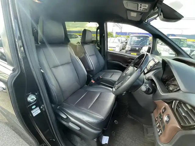 トヨタ エスクァイア Gi 滋賀県 2018(平30)年 4.3万km スパークリングブラックパールクリスタルシャイン 純正ナビ/CD/DVD/Bluetooth/フルセグテレビ/バックカメラ/両側パワースライドドア/ETC/セーフティセンスC/・プリクラッシュセーフティ/・レーンディパーチャーアラート/・オートマチックハイビーム/インテリジェントクリアランスソナー/クルーズコントロール/LEDヘッドライト/オートライト/ブラック合皮シート/シートヒーター /プッシュスタート /スマートキー