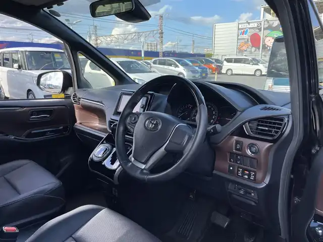 トヨタ エスクァイア Gi 滋賀県 2018(平30)年 4.3万km スパークリングブラックパールクリスタルシャイン 純正ナビ/CD/DVD/Bluetooth/フルセグテレビ/バックカメラ/両側パワースライドドア/ETC/セーフティセンスC/・プリクラッシュセーフティ/・レーンディパーチャーアラート/・オートマチックハイビーム/インテリジェントクリアランスソナー/クルーズコントロール/LEDヘッドライト/オートライト/ブラック合皮シート/シートヒーター /プッシュスタート /スマートキー