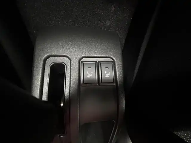 スズキ ジムニー シエラ JL 群馬県 2020(令2)年 2.8万km ジャングルグリーン 社外ディスプレイオーディオ　ダウンヒルコントロール　横滑り防止　ヘッドライトレベライザー　電動格納ミラー　オートエアコン　フォグ　シートヒーター　ビルトインＥＴＣ２．０　プッシュスタート　スマートキー