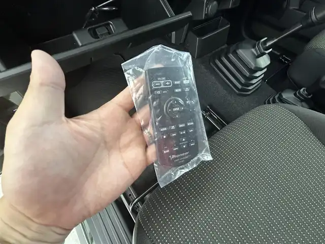 スズキ ジムニー シエラ JL 群馬県 2020(令2)年 2.8万km ジャングルグリーン 社外ディスプレイオーディオ　ダウンヒルコントロール　横滑り防止　ヘッドライトレベライザー　電動格納ミラー　オートエアコン　フォグ　シートヒーター　ビルトインＥＴＣ２．０　プッシュスタート　スマートキー