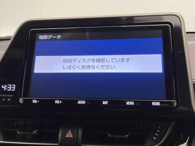 トヨタ Ｃ－ＨＲ G 宮崎県 2019(平31)年 4.3万km ブラックマイカ 禁煙車/トヨタセーフティセンス/純正9型ナビＴＶ/（NSZT-Y68T/CD/DVD/Bluetooth/フルセグTV)/純正バックカメラ/純正ビルトインETC/純正LEDオートライト/純正LEDフォグ/純正18インチアルミ/純正フロアマット/社外前後ドライブレコーダー/プリクラッシュセーフティ/アダプティブクルーズコントロール/オートマチックハイビーム/レーンディパーチャーアラート/ブラインドスポットモニター/クリアランスソナー/電子パーキング/オートホールド/前席シートヒーター/デュアルオートエアコン（ナノイー）/オート電動格納ミラー/本革巻ハンドル/スマートキー/プッシュエンジンスタート/新車時保証書/取扱い説明書