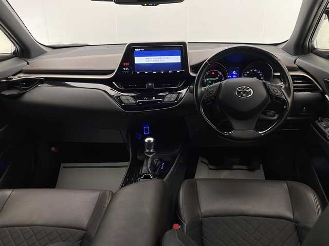 トヨタ Ｃ－ＨＲ G 宮崎県 2019(平31)年 4.3万km ブラックマイカ 禁煙車/トヨタセーフティセンス/純正9型ナビＴＶ/（NSZT-Y68T/CD/DVD/Bluetooth/フルセグTV)/純正バックカメラ/純正ビルトインETC/純正LEDオートライト/純正LEDフォグ/純正18インチアルミ/純正フロアマット/社外前後ドライブレコーダー/プリクラッシュセーフティ/アダプティブクルーズコントロール/オートマチックハイビーム/レーンディパーチャーアラート/ブラインドスポットモニター/クリアランスソナー/電子パーキング/オートホールド/前席シートヒーター/デュアルオートエアコン（ナノイー）/オート電動格納ミラー/本革巻ハンドル/スマートキー/プッシュエンジンスタート/新車時保証書/取扱い説明書