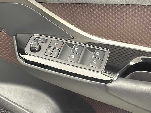 トヨタ Ｃ－ＨＲ G 宮崎県 2019(平31)年 4.3万km ブラックマイカ 禁煙車/トヨタセーフティセンス/純正9型ナビＴＶ/（NSZT-Y68T/CD/DVD/Bluetooth/フルセグTV)/純正バックカメラ/純正ビルトインETC/純正LEDオートライト/純正LEDフォグ/純正18インチアルミ/純正フロアマット/社外前後ドライブレコーダー/プリクラッシュセーフティ/アダプティブクルーズコントロール/オートマチックハイビーム/レーンディパーチャーアラート/ブラインドスポットモニター/クリアランスソナー/電子パーキング/オートホールド/前席シートヒーター/デュアルオートエアコン（ナノイー）/オート電動格納ミラー/本革巻ハンドル/スマートキー/プッシュエンジンスタート/新車時保証書/取扱い説明書
