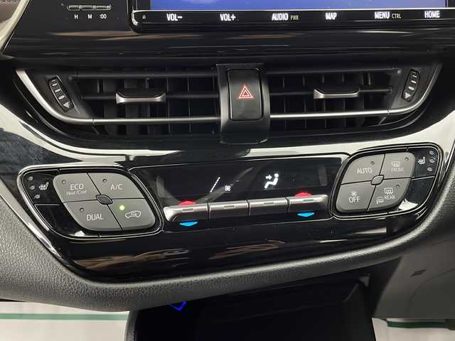 トヨタ Ｃ－ＨＲ G 宮崎県 2019(平31)年 4.3万km ブラックマイカ 禁煙車/トヨタセーフティセンス/純正9型ナビＴＶ/（NSZT-Y68T/CD/DVD/Bluetooth/フルセグTV)/純正バックカメラ/純正ビルトインETC/純正LEDオートライト/純正LEDフォグ/純正18インチアルミ/純正フロアマット/社外前後ドライブレコーダー/プリクラッシュセーフティ/アダプティブクルーズコントロール/オートマチックハイビーム/レーンディパーチャーアラート/ブラインドスポットモニター/クリアランスソナー/電子パーキング/オートホールド/前席シートヒーター/デュアルオートエアコン（ナノイー）/オート電動格納ミラー/本革巻ハンドル/スマートキー/プッシュエンジンスタート/新車時保証書/取扱い説明書