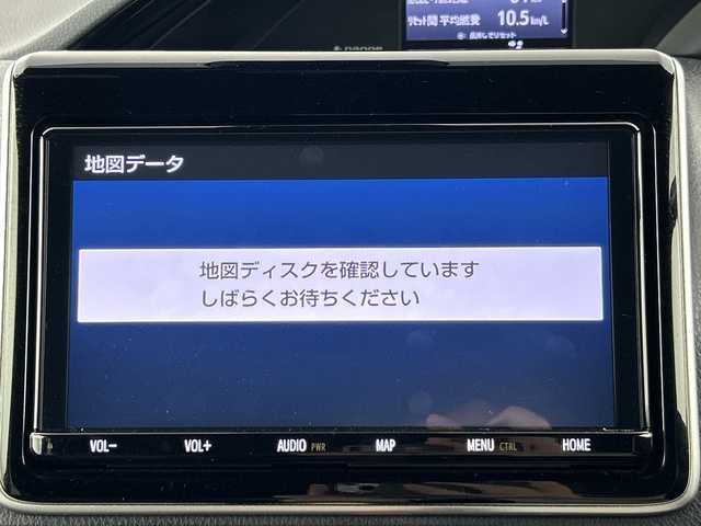 トヨタ エスクァイア Gi 愛知県 2018(平30)年 5.5万km ホワイトパールクリスタルシャイン 禁煙車/純正9インチナビ/（CD/DVD/Bluetooth/フルセグTV/SD/USB)/バックカメラ/サンルーフ/トヨタセーフティセンス/・プリクラッシュセーフティ/・レーンディパーチャーアラート/・オートマチックハイビーム/クルーズコントロール/ETC2.0/シートヒーター/両側パワースライドドア/アイドリングストップ/スマートキー/スペアキー有/プッシュスタート/LEDヘッドライト/フロントフォグランプ/純正フロアマット/純正15インチアルミホイール