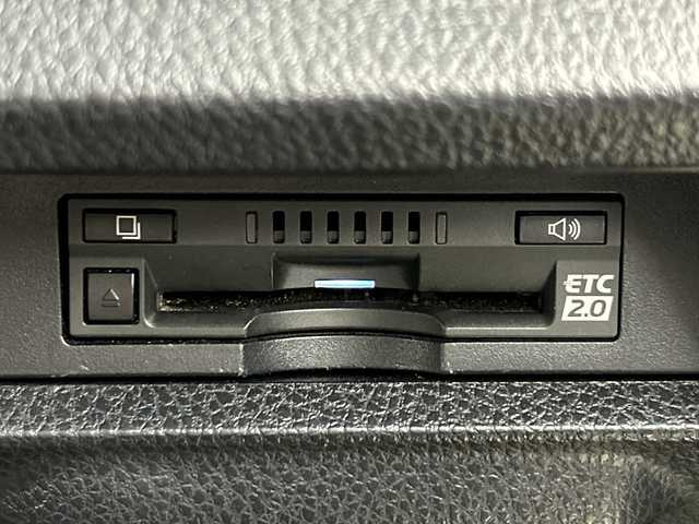 トヨタ エスクァイア Gi 愛知県 2018(平30)年 5.5万km ホワイトパールクリスタルシャイン 禁煙車/純正9インチナビ/（CD/DVD/Bluetooth/フルセグTV/SD/USB)/バックカメラ/サンルーフ/トヨタセーフティセンス/・プリクラッシュセーフティ/・レーンディパーチャーアラート/・オートマチックハイビーム/クルーズコントロール/ETC2.0/シートヒーター/両側パワースライドドア/アイドリングストップ/スマートキー/スペアキー有/プッシュスタート/LEDヘッドライト/フロントフォグランプ/純正フロアマット/純正15インチアルミホイール
