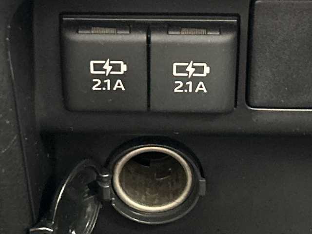 トヨタ エスクァイア Gi 愛知県 2018(平30)年 5.5万km ホワイトパールクリスタルシャイン 禁煙車/純正9インチナビ/（CD/DVD/Bluetooth/フルセグTV/SD/USB)/バックカメラ/サンルーフ/トヨタセーフティセンス/・プリクラッシュセーフティ/・レーンディパーチャーアラート/・オートマチックハイビーム/クルーズコントロール/ETC2.0/シートヒーター/両側パワースライドドア/アイドリングストップ/スマートキー/スペアキー有/プッシュスタート/LEDヘッドライト/フロントフォグランプ/純正フロアマット/純正15インチアルミホイール