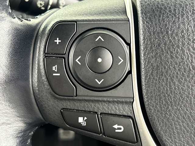 トヨタ エスクァイア Gi 愛知県 2018(平30)年 5.5万km ホワイトパールクリスタルシャイン 禁煙車/純正9インチナビ/（CD/DVD/Bluetooth/フルセグTV/SD/USB)/バックカメラ/サンルーフ/トヨタセーフティセンス/・プリクラッシュセーフティ/・レーンディパーチャーアラート/・オートマチックハイビーム/クルーズコントロール/ETC2.0/シートヒーター/両側パワースライドドア/アイドリングストップ/スマートキー/スペアキー有/プッシュスタート/LEDヘッドライト/フロントフォグランプ/純正フロアマット/純正15インチアルミホイール