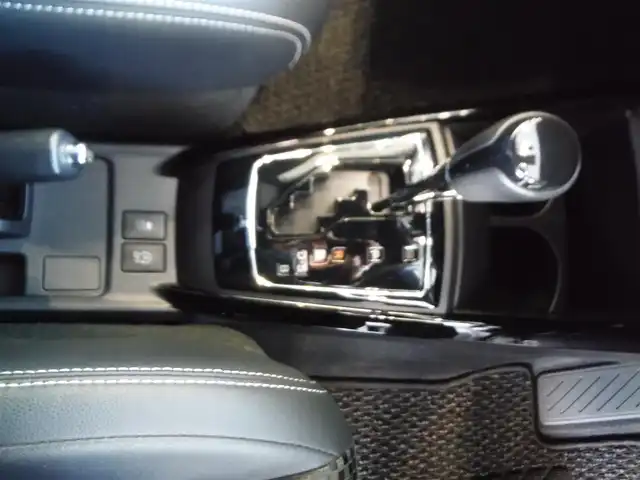 トヨタ カローラ フィールダー 1．5G ダブルバイビー 東京都 2016(平28)年 2.3万km パール ワンオーナー車/保証書・取説あり/純正ナビ・TV・DVD・BT/　バックカメラ・2.0ETC/　nanoe/　ドライブレコーダー/トヨタセーフティセンス/　プリクラッシュセーフティ/　レーンキープアシスト/　コーナーセンサー/LEDヘッドライト/ハーフレザーシート/スマートキー×2個