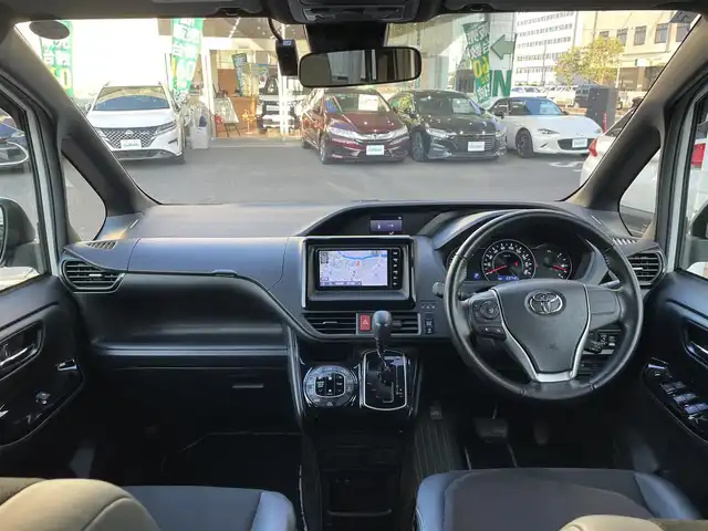 トヨタ ノア Si ダブルバイビーⅡ 岡山県 2019(平31)年 2.4万km ホワイトパールクリスタルシャイン 登録時走行距離23742km/純正SDナビ/(AM/FM/TV/DISC/BT)/衝突被害軽減システム/クルーズコントロール/アイドリングストップ/オートマチックハイビーム/ビルトインETC/ドライブレコーダー/バックカメラ/両側パワースライドドア/ウォークスルー/MTモード付AT/プッシュスタート/スマートキー/スペアキー/純正１６インチアルミホイール