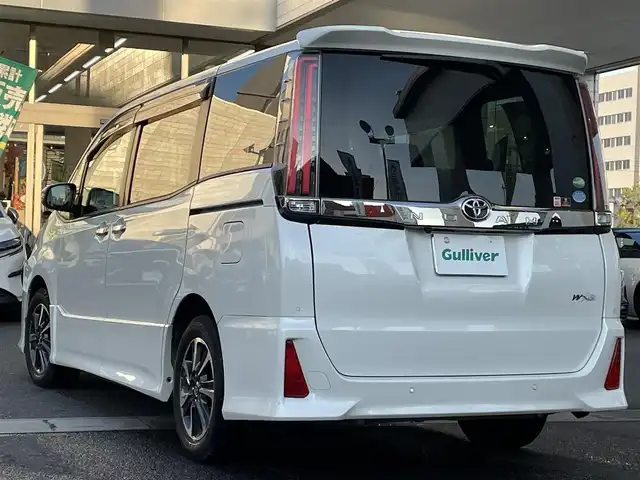 トヨタ ノア Si ダブルバイビーⅡ 岡山県 2019(平31)年 2.4万km ホワイトパールクリスタルシャイン 登録時走行距離23742km/純正SDナビ/(AM/FM/TV/DISC/BT)/衝突被害軽減システム/クルーズコントロール/アイドリングストップ/オートマチックハイビーム/ビルトインETC/ドライブレコーダー/バックカメラ/両側パワースライドドア/ウォークスルー/MTモード付AT/プッシュスタート/スマートキー/スペアキー/純正１６インチアルミホイール