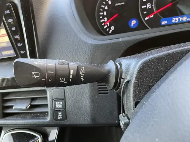 トヨタ ノア Si ダブルバイビーⅡ 岡山県 2019(平31)年 2.4万km ホワイトパールクリスタルシャイン 登録時走行距離23742km/純正SDナビ/(AM/FM/TV/DISC/BT)/衝突被害軽減システム/クルーズコントロール/アイドリングストップ/オートマチックハイビーム/ビルトインETC/ドライブレコーダー/バックカメラ/両側パワースライドドア/ウォークスルー/MTモード付AT/プッシュスタート/スマートキー/スペアキー/純正１６インチアルミホイール