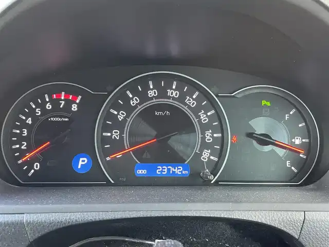 トヨタ ノア Si ダブルバイビーⅡ 岡山県 2019(平31)年 2.4万km ホワイトパールクリスタルシャイン 登録時走行距離23742km/純正SDナビ/(AM/FM/TV/DISC/BT)/衝突被害軽減システム/クルーズコントロール/アイドリングストップ/オートマチックハイビーム/ビルトインETC/ドライブレコーダー/バックカメラ/両側パワースライドドア/ウォークスルー/MTモード付AT/プッシュスタート/スマートキー/スペアキー/純正１６インチアルミホイール