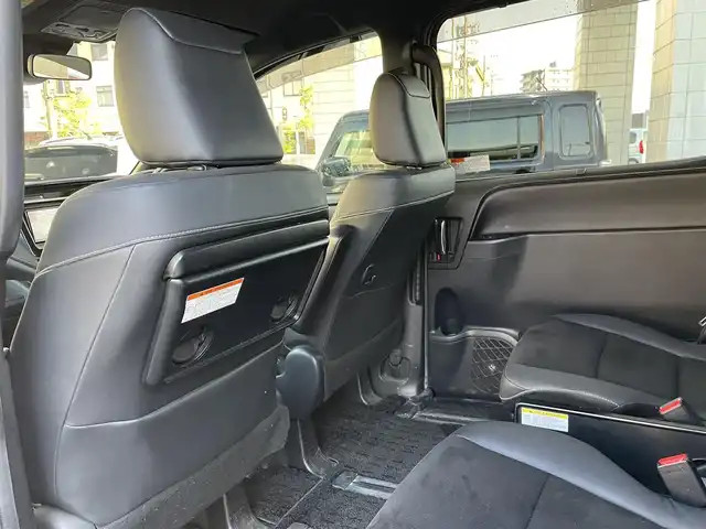 トヨタ ノア Si ダブルバイビーⅡ 岡山県 2019(平31)年 2.4万km ホワイトパールクリスタルシャイン 登録時走行距離23742km/純正SDナビ/(AM/FM/TV/DISC/BT)/衝突被害軽減システム/クルーズコントロール/アイドリングストップ/オートマチックハイビーム/ビルトインETC/ドライブレコーダー/バックカメラ/両側パワースライドドア/ウォークスルー/MTモード付AT/プッシュスタート/スマートキー/スペアキー/純正１６インチアルミホイール