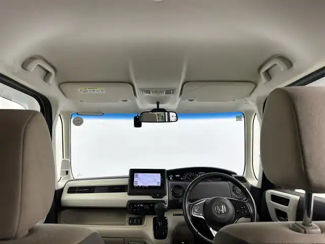 ホンダ Ｎ ＢＯＸ G EX ターボ ホンダセンシング 千葉県 2018(平30)年 4.7万km ルナシルバーM ホンダ センシング（安全運転支援システム）/・衝突軽減ブレーキ/・誤発進抑制機能/・後方誤発進抑制機能/・歩行者事故低減ステアリング/・先行車発進お知らせ機能/・アダプティブクルーズコントロール/・車線維持支援システム/・オートハイビーム/・標識認識機能/・路外逸脱抑制機能/純正7インチメモリーナビ/・CD/DVD/・ワンセグTV/・バックカメラ/両側パワースライドドア/スマートキー/リアコーナーセンサー/LEDヘッドライト/ビルトインETC/純正フロアマット