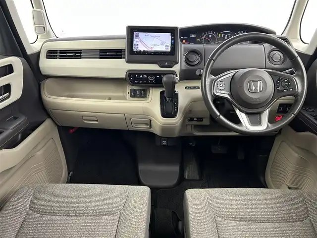 ホンダ Ｎ ＢＯＸ G EX ターボ ホンダセンシング 千葉県 2018(平30)年 4.7万km ルナシルバーM ホンダ センシング（安全運転支援システム）/・衝突軽減ブレーキ/・誤発進抑制機能/・後方誤発進抑制機能/・歩行者事故低減ステアリング/・先行車発進お知らせ機能/・アダプティブクルーズコントロール/・車線維持支援システム/・オートハイビーム/・標識認識機能/・路外逸脱抑制機能/純正7インチメモリーナビ/・CD/DVD/・ワンセグTV/・バックカメラ/両側パワースライドドア/スマートキー/リアコーナーセンサー/LEDヘッドライト/ビルトインETC/純正フロアマット