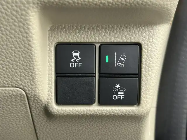 ホンダ Ｎ ＢＯＸ G EX ターボ ホンダセンシング 千葉県 2018(平30)年 4.7万km ルナシルバーM ホンダ センシング（安全運転支援システム）/・衝突軽減ブレーキ/・誤発進抑制機能/・後方誤発進抑制機能/・歩行者事故低減ステアリング/・先行車発進お知らせ機能/・アダプティブクルーズコントロール/・車線維持支援システム/・オートハイビーム/・標識認識機能/・路外逸脱抑制機能/純正7インチメモリーナビ/・CD/DVD/・ワンセグTV/・バックカメラ/両側パワースライドドア/スマートキー/リアコーナーセンサー/LEDヘッドライト/ビルトインETC/純正フロアマット