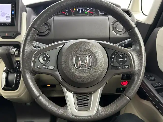 ホンダ Ｎ ＢＯＸ G EX ターボ ホンダセンシング 千葉県 2018(平30)年 4.7万km ルナシルバーM ホンダ センシング（安全運転支援システム）/・衝突軽減ブレーキ/・誤発進抑制機能/・後方誤発進抑制機能/・歩行者事故低減ステアリング/・先行車発進お知らせ機能/・アダプティブクルーズコントロール/・車線維持支援システム/・オートハイビーム/・標識認識機能/・路外逸脱抑制機能/純正7インチメモリーナビ/・CD/DVD/・ワンセグTV/・バックカメラ/両側パワースライドドア/スマートキー/リアコーナーセンサー/LEDヘッドライト/ビルトインETC/純正フロアマット