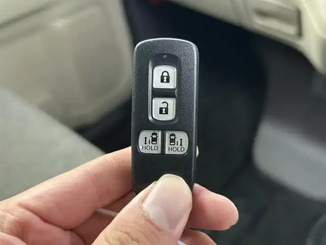 ホンダ Ｎ ＢＯＸ G EX ターボ ホンダセンシング 千葉県 2018(平30)年 4.7万km ルナシルバーM ホンダ センシング（安全運転支援システム）/・衝突軽減ブレーキ/・誤発進抑制機能/・後方誤発進抑制機能/・歩行者事故低減ステアリング/・先行車発進お知らせ機能/・アダプティブクルーズコントロール/・車線維持支援システム/・オートハイビーム/・標識認識機能/・路外逸脱抑制機能/純正7インチメモリーナビ/・CD/DVD/・ワンセグTV/・バックカメラ/両側パワースライドドア/スマートキー/リアコーナーセンサー/LEDヘッドライト/ビルトインETC/純正フロアマット