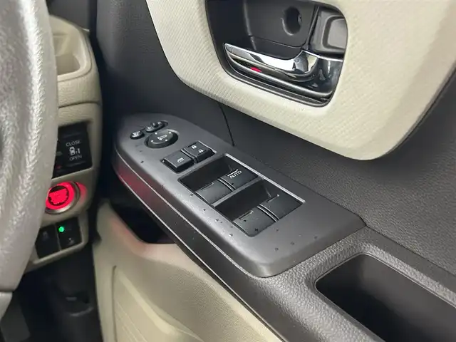 ホンダ Ｎ ＢＯＸ G EX ターボ ホンダセンシング 千葉県 2018(平30)年 4.7万km ルナシルバーM ホンダ センシング（安全運転支援システム）/・衝突軽減ブレーキ/・誤発進抑制機能/・後方誤発進抑制機能/・歩行者事故低減ステアリング/・先行車発進お知らせ機能/・アダプティブクルーズコントロール/・車線維持支援システム/・オートハイビーム/・標識認識機能/・路外逸脱抑制機能/純正7インチメモリーナビ/・CD/DVD/・ワンセグTV/・バックカメラ/両側パワースライドドア/スマートキー/リアコーナーセンサー/LEDヘッドライト/ビルトインETC/純正フロアマット