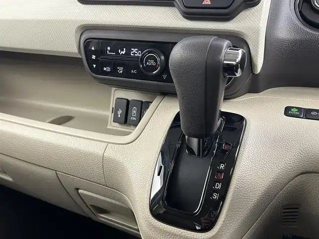 ホンダ Ｎ ＢＯＸ G EX ターボ ホンダセンシング 千葉県 2018(平30)年 4.7万km ルナシルバーM ホンダ センシング（安全運転支援システム）/・衝突軽減ブレーキ/・誤発進抑制機能/・後方誤発進抑制機能/・歩行者事故低減ステアリング/・先行車発進お知らせ機能/・アダプティブクルーズコントロール/・車線維持支援システム/・オートハイビーム/・標識認識機能/・路外逸脱抑制機能/純正7インチメモリーナビ/・CD/DVD/・ワンセグTV/・バックカメラ/両側パワースライドドア/スマートキー/リアコーナーセンサー/LEDヘッドライト/ビルトインETC/純正フロアマット