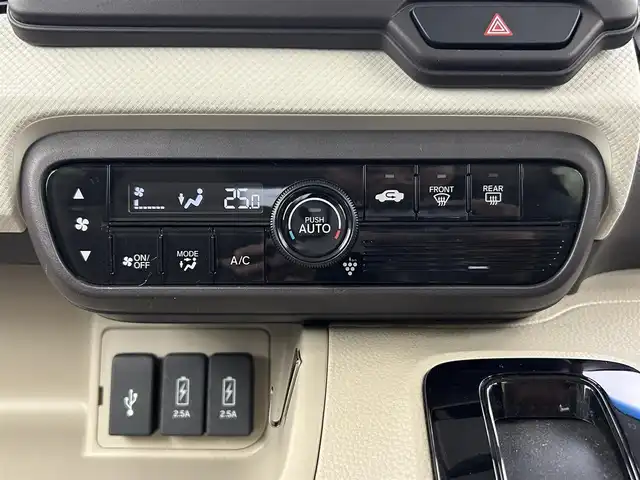 ホンダ Ｎ ＢＯＸ G EX ターボ ホンダセンシング 千葉県 2018(平30)年 4.7万km ルナシルバーM ホンダ センシング（安全運転支援システム）/・衝突軽減ブレーキ/・誤発進抑制機能/・後方誤発進抑制機能/・歩行者事故低減ステアリング/・先行車発進お知らせ機能/・アダプティブクルーズコントロール/・車線維持支援システム/・オートハイビーム/・標識認識機能/・路外逸脱抑制機能/純正7インチメモリーナビ/・CD/DVD/・ワンセグTV/・バックカメラ/両側パワースライドドア/スマートキー/リアコーナーセンサー/LEDヘッドライト/ビルトインETC/純正フロアマット