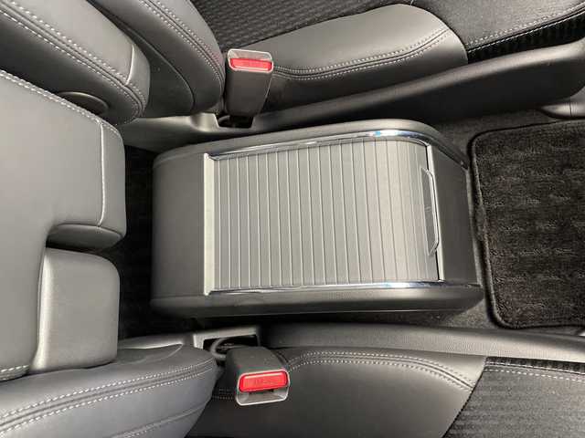 ホンダ オデッセイ ハイブリッド e:HEVアブソルート EX 鹿児島県 2020(令2)年 3.7万km 黒 ワンオーナー/純正ナビ【VXU-217DYi】/両側パワースライドドア/前後コーナーセンサー/ハーフレザーシート/ビルトインETC2.0/パノラミックビューモニター/ブラインドスポットモニター/パワーバックドア/LEDヘッドライト/ホンダセンシング/純正フリップダウンモニター/スペアキー/プッシュスタート/DNパワーシート/DNシートヒーター/フロアマット/前後ドラレコ/電動パーキングブレーキ/HDMI/ステアスイッチ