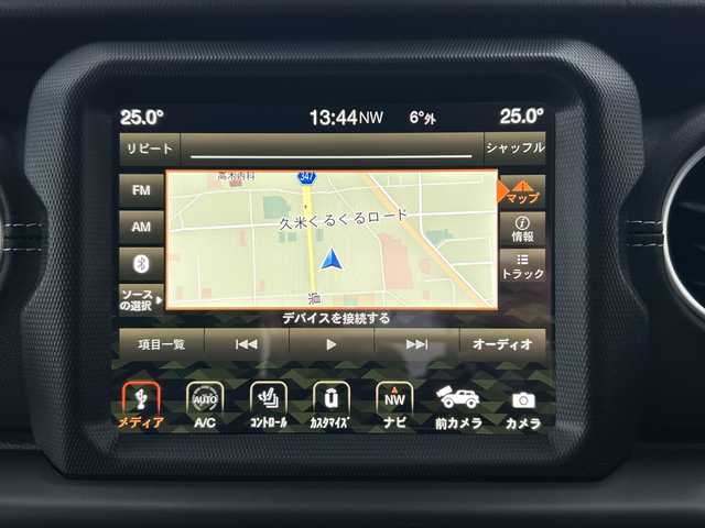 クライスラー・ジープ ジープ ラングラー アンリミテッド サハラ 山口県 2024(令6)年 2.5万km 白 ワンオーナー車/純正ナビ/Bluetooth/フルセグTV/バックカメラ/LEDヘッドライト/LEDフォグライト/オートライト/コーナーセンサー/スマートキー＆プッシュスタート/クルーズコントロール/黒レザーシート/前席シートヒーター/ステアリングヒーター/社外バンパー（純正あり）/社外マフラー（純正あり）/社外17インチAW（純正18インチAWあり）/社外グリル（純正あり）/保証書/スペアキー1個