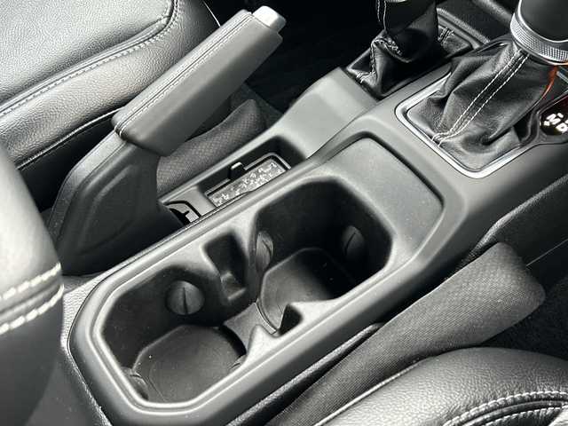 クライスラー・ジープ ジープ ラングラー アンリミテッド サハラ 山口県 2024(令6)年 2.5万km 白 ワンオーナー車/純正ナビ/Bluetooth/フルセグTV/バックカメラ/LEDヘッドライト/LEDフォグライト/オートライト/コーナーセンサー/スマートキー＆プッシュスタート/クルーズコントロール/黒レザーシート/前席シートヒーター/ステアリングヒーター/社外バンパー（純正あり）/社外マフラー（純正あり）/社外17インチAW（純正18インチAWあり）/社外グリル（純正あり）/保証書/スペアキー1個