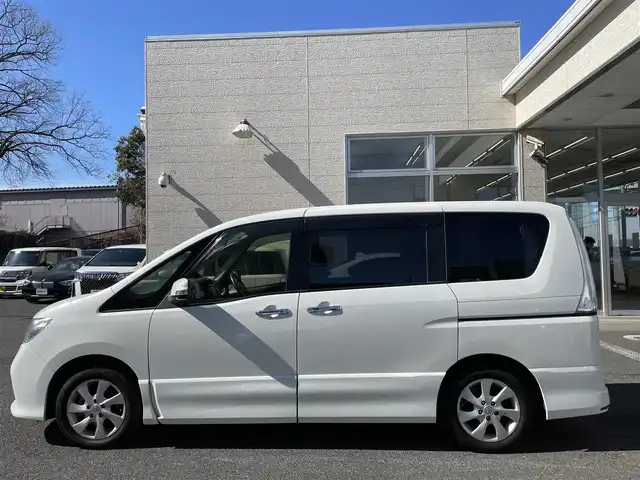 日産 セレナ ハイウェイスター Vセレクション 埼玉県 2012(平24)年 8.2万km ブリリアントホワイトパール 外部検査済み/純正ナビ/フルセグTV/純正フリップダウンモニター/CD/DVD/Bluetooth/両側電動スライドドア/純正アルミホイール/クルーズコントロール/アイドリングストップ/スリップコントロール/スマートキー/スペアキー/プッシュスタート /フロアマット/ドアバイザー/バックカメラ/ETC/取扱説明書