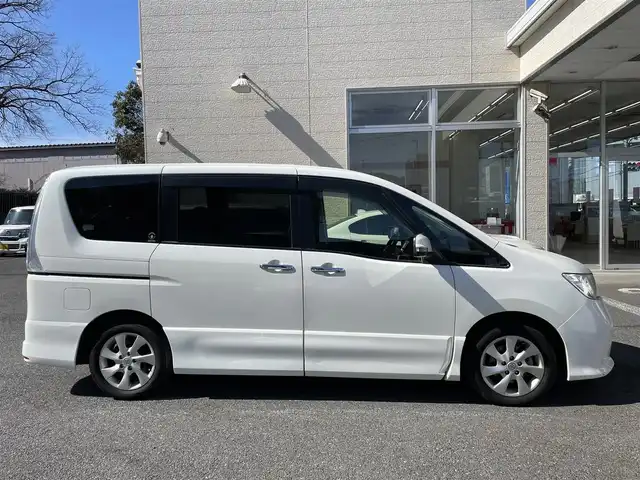 日産 セレナ ハイウェイスター Vセレクション 埼玉県 2012(平24)年 8.2万km ブリリアントホワイトパール 外部検査済み/純正ナビ/フルセグTV/純正フリップダウンモニター/CD/DVD/Bluetooth/両側電動スライドドア/純正アルミホイール/クルーズコントロール/アイドリングストップ/スリップコントロール/スマートキー/スペアキー/プッシュスタート /フロアマット/ドアバイザー/バックカメラ/ETC/取扱説明書
