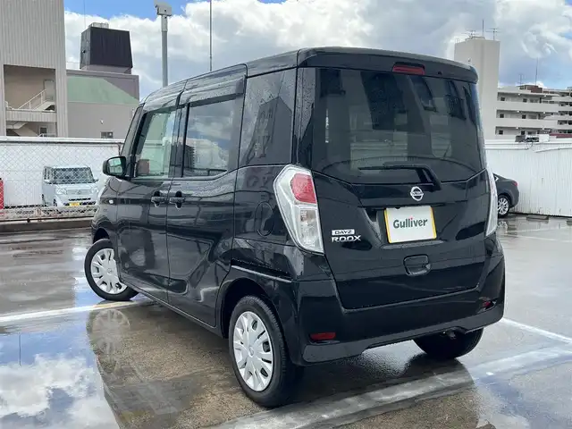 日産 デイズ ルークス S 広島県 2019(平31)年 4万km ブラック 　　走行距離：39179km（入庫時）/2W/アイドリングストップ/スライドドアオートクローザー（助手席側）/　○タイヤ（純正）/・155/65R/・14インチホイールキャップ/ETC/社外ナビ/・Bluetooth/・ワンセグTV/無塗装加飾付ブラックセンサーパネル/無塗装エアコン吹出口/ファインビジョンメーター/ウレタン製スタリングホイール/SRSエアバック（運転席/助手席）/ABS/ダイヤル式マニュアルエアコン/無塗装シフトノブ/シフトボタン/アイボリースエード調クロスシート/リモコンキー/ビ