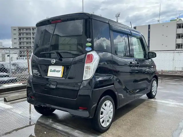 日産 デイズ ルークス S 広島県 2019(平31)年 4万km ブラック 　　走行距離：39179km（入庫時）/2W/アイドリングストップ/スライドドアオートクローザー（助手席側）/　○タイヤ（純正）/・155/65R/・14インチホイールキャップ/ETC/社外ナビ/・Bluetooth/・ワンセグTV/無塗装加飾付ブラックセンサーパネル/無塗装エアコン吹出口/ファインビジョンメーター/ウレタン製スタリングホイール/SRSエアバック（運転席/助手席）/ABS/ダイヤル式マニュアルエアコン/無塗装シフトノブ/シフトボタン/アイボリースエード調クロスシート/リモコンキー/ビ