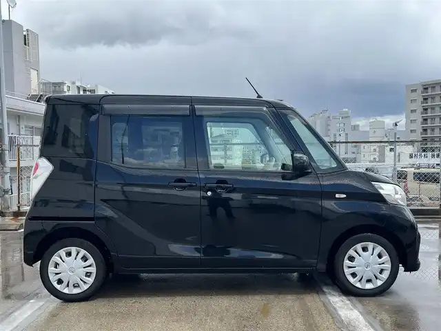 日産 デイズ ルークス S 広島県 2019(平31)年 4万km ブラック 　　走行距離：39179km（入庫時）/2W/アイドリングストップ/スライドドアオートクローザー（助手席側）/　○タイヤ（純正）/・155/65R/・14インチホイールキャップ/ETC/社外ナビ/・Bluetooth/・ワンセグTV/無塗装加飾付ブラックセンサーパネル/無塗装エアコン吹出口/ファインビジョンメーター/ウレタン製スタリングホイール/SRSエアバック（運転席/助手席）/ABS/ダイヤル式マニュアルエアコン/無塗装シフトノブ/シフトボタン/アイボリースエード調クロスシート/リモコンキー/ビ