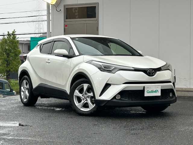 トヨタ Ｃ－ＨＲ G－T 宮城県 2017(平29)年 4.2万km ホワイトパールクリスタルシャイン ４WD/純正ナビ（AM/FM/CD/DVD/BT/SD/SDREC）/TVフルセグ/バックカメラ/レーダークルーズコントロール追従有り（衝突軽減）/横揺れ防止/レーンアシスト/車両接近通報装置/パーキングソナー/オートライト/オートマチックハイビーム/純正フロアマット/プッシュスタート/純正AWスタッドレスタイヤ（215/60R17）/保証書/記録簿/取扱説明書