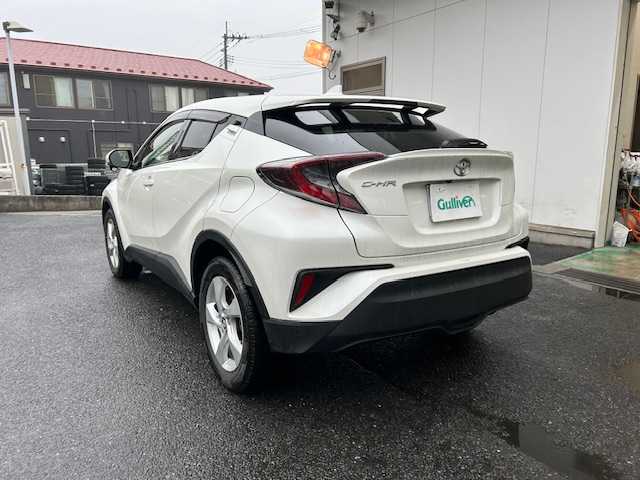 トヨタ Ｃ－ＨＲ G－T 宮城県 2017(平29)年 4.2万km ホワイトパールクリスタルシャイン ４WD/純正ナビ（AM/FM/CD/DVD/BT/SD/SDREC）/TVフルセグ/バックカメラ/レーダークルーズコントロール追従有り（衝突軽減）/横揺れ防止/レーンアシスト/車両接近通報装置/パーキングソナー/オートライト/オートマチックハイビーム/純正フロアマット/プッシュスタート/純正AWスタッドレスタイヤ（215/60R17）/保証書/記録簿/取扱説明書