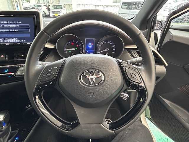トヨタ Ｃ－ＨＲ G－T 宮城県 2017(平29)年 4.2万km ホワイトパールクリスタルシャイン ４WD/純正ナビ（AM/FM/CD/DVD/BT/SD/SDREC）/TVフルセグ/バックカメラ/レーダークルーズコントロール追従有り（衝突軽減）/横揺れ防止/レーンアシスト/車両接近通報装置/パーキングソナー/オートライト/オートマチックハイビーム/純正フロアマット/プッシュスタート/純正AWスタッドレスタイヤ（215/60R17）/保証書/記録簿/取扱説明書