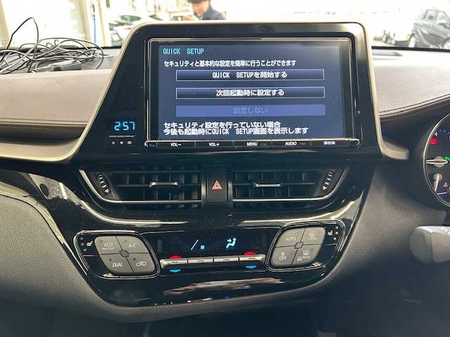 トヨタ Ｃ－ＨＲ G－T 宮城県 2017(平29)年 4.2万km ホワイトパールクリスタルシャイン ４WD/純正ナビ（AM/FM/CD/DVD/BT/SD/SDREC）/TVフルセグ/バックカメラ/レーダークルーズコントロール追従有り（衝突軽減）/横揺れ防止/レーンアシスト/車両接近通報装置/パーキングソナー/オートライト/オートマチックハイビーム/純正フロアマット/プッシュスタート/純正AWスタッドレスタイヤ（215/60R17）/保証書/記録簿/取扱説明書