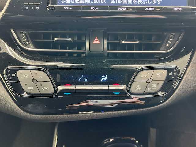 トヨタ Ｃ－ＨＲ G－T 宮城県 2017(平29)年 4.2万km ホワイトパールクリスタルシャイン ４WD/純正ナビ（AM/FM/CD/DVD/BT/SD/SDREC）/TVフルセグ/バックカメラ/レーダークルーズコントロール追従有り（衝突軽減）/横揺れ防止/レーンアシスト/車両接近通報装置/パーキングソナー/オートライト/オートマチックハイビーム/純正フロアマット/プッシュスタート/純正AWスタッドレスタイヤ（215/60R17）/保証書/記録簿/取扱説明書